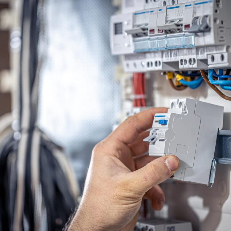 Elektrik Tesisat Ve Pano Montörlüğü Eğitimi
